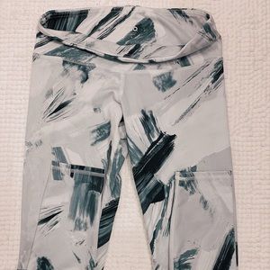 NWOT ALO 7/8 Patterned Leggings